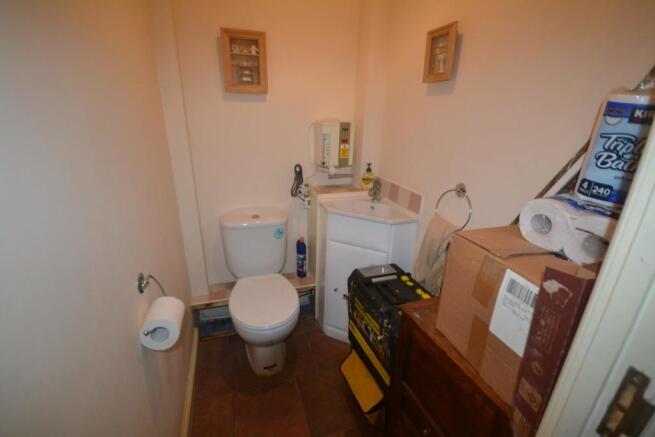 GROUND FLOOR W.C (GARAGE)
