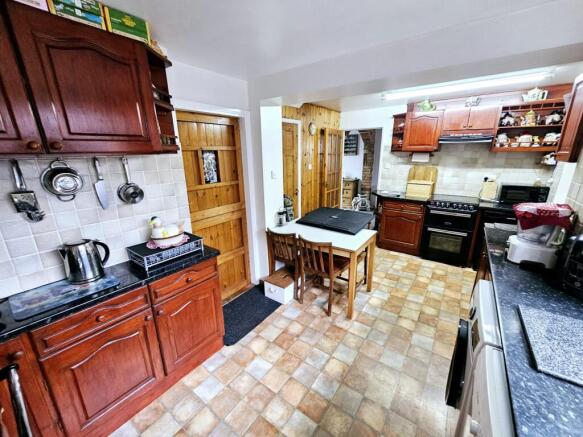 4 bed Semi-Detached for sale Image 8