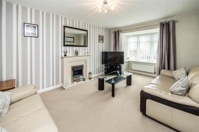 4 bed House for sale Image 5