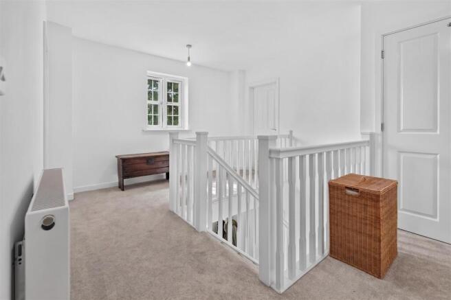 4 bed Detached for sale Image 12