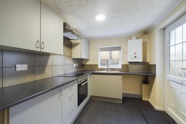 CAM01689G0-PR0347-STILL007-min