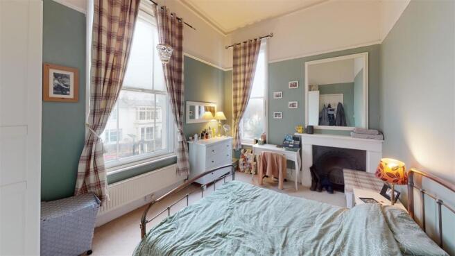 Flat-2-Clyde-House-Bedroom (1).jpg