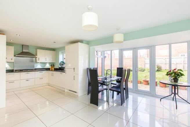 Kitchen / Dining Roo