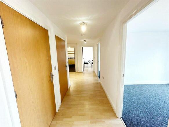 3 bed Apartment for sale Image 9