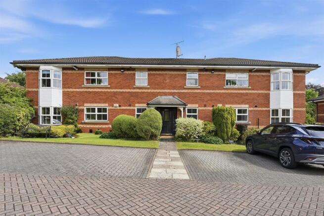 Bishopton Drive, Macclesfield photo 4