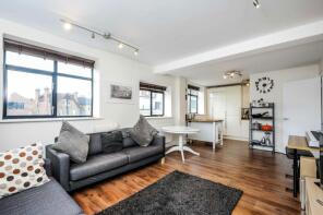 Flat 4, 9 11, Gleneldon Road, London SW16 2AU