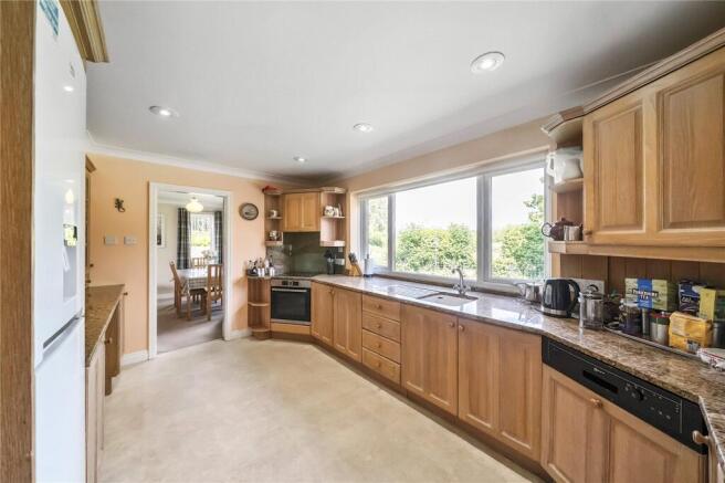 5 bed Detached for sale Image 10