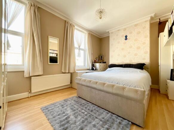5 bed Terraced for sale Image 9