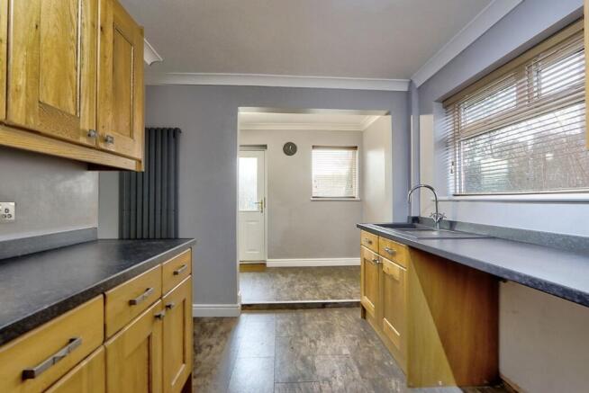 3 bed Semi-Detached to rent Image 5