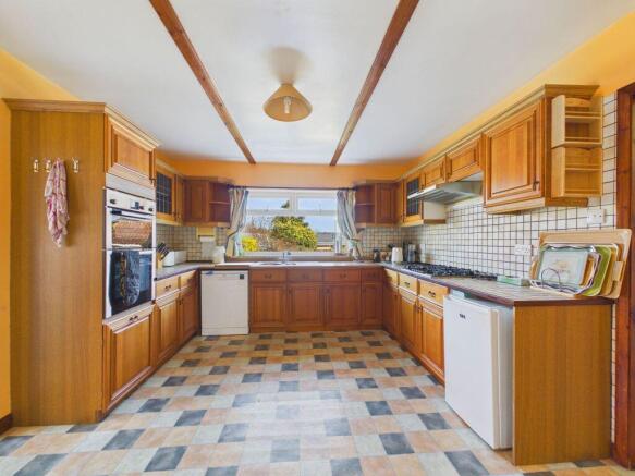 4 bed Detached Bungalow for sale Image 9