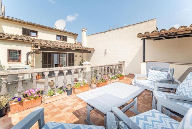 Charming Townhouse in Central Pollensa with Spacious Terraces