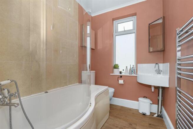 Bathroom 1.jpg