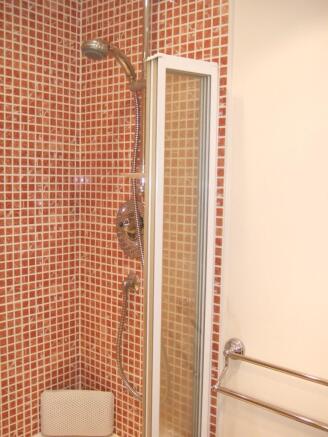 MAIN SHOWER