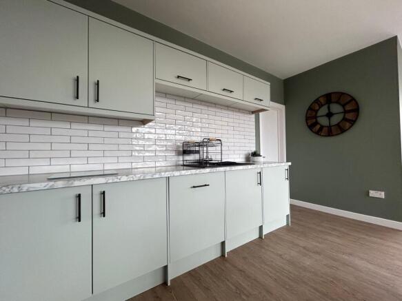1 bed House Share to rent Image 9