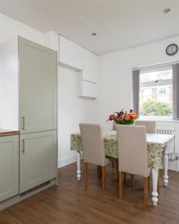 4 bed Semi-Detached for sale Image 9