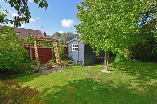 8 Hanbury Road, garden shed.jpg