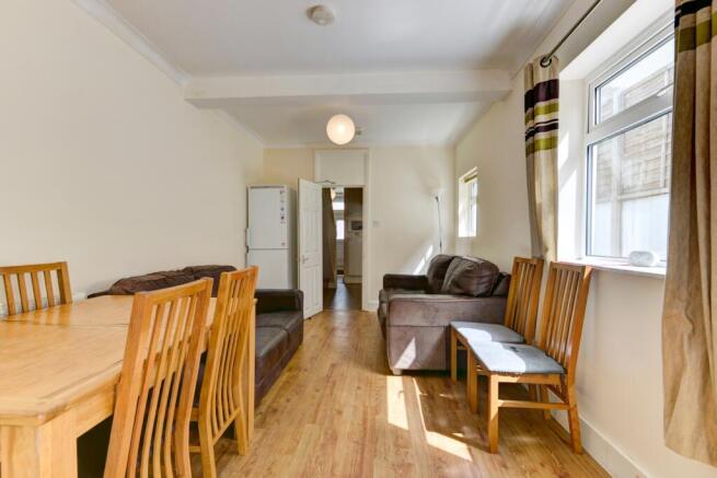99 Brading Road Lounge (2)