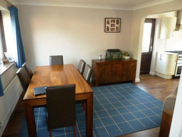 Dining Area (2)