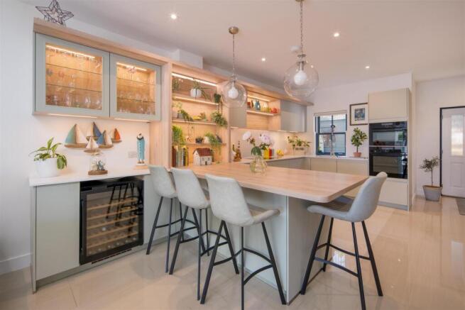 Kitchen/Breakfast Area