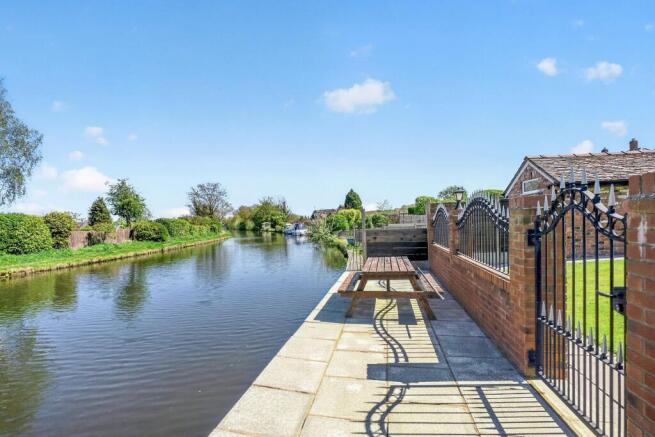 Mooring & Canal
