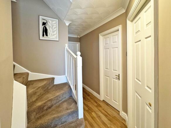 4 bed Detached for sale Image 9