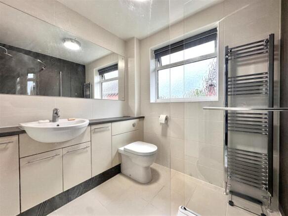 First Floor Shower Room 765