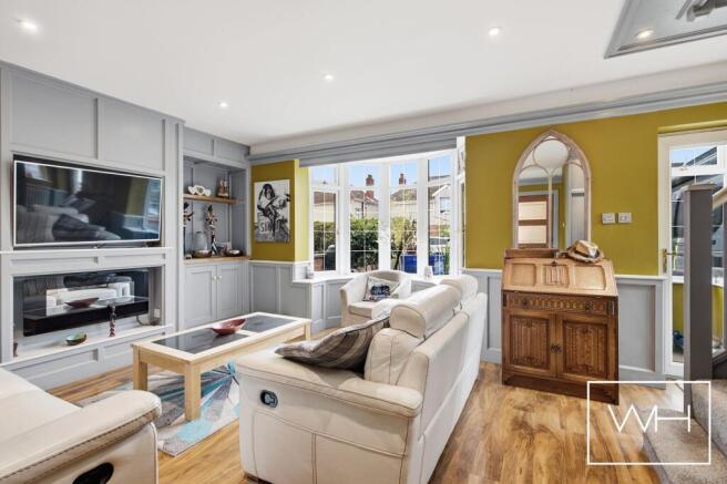 31 Rosslyn Crescent,