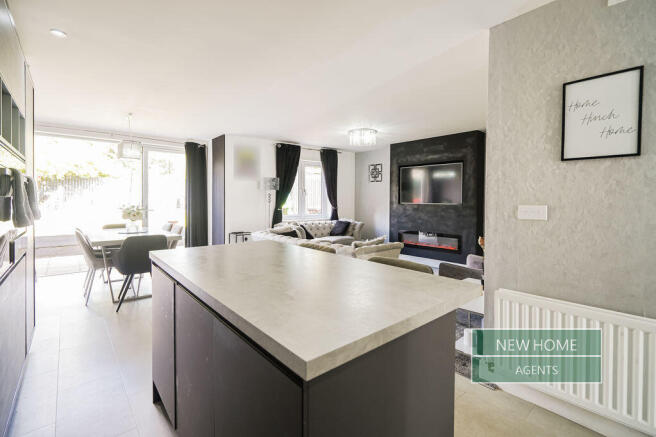 4 bed Detached for sale Image 5