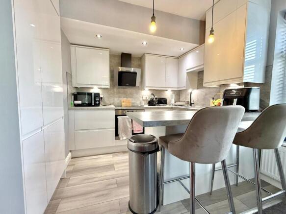 2 bed Flat to rent Image 10