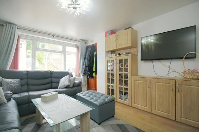 5 bed Semi-Detached for sale Image 4