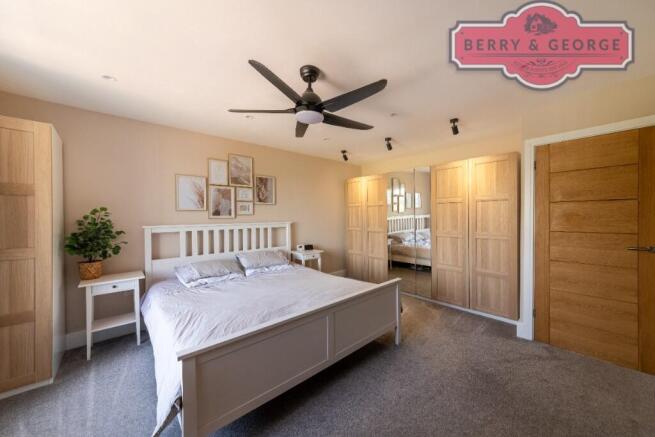 MAIN BEDROOM