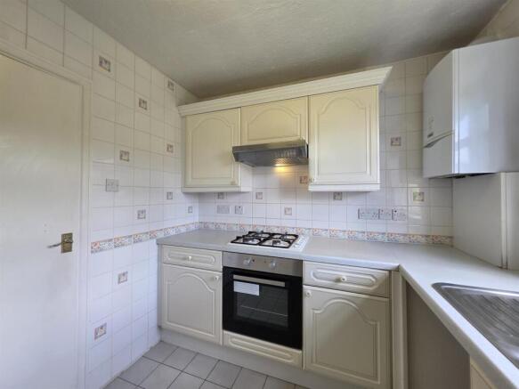 2 bed Apartment to rent Image 4