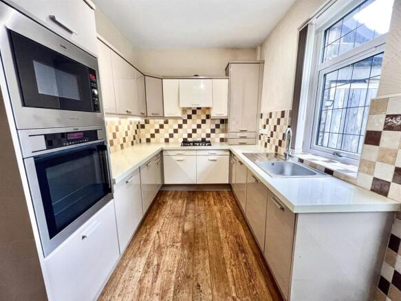 Bramleys Estate Agents - Victory Avenue - Paddock
