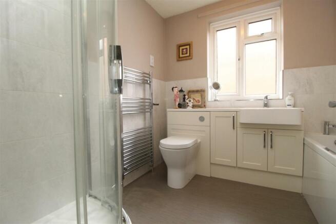 HOUSE BATHROOM/ W.C.