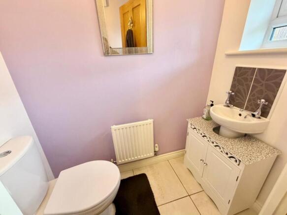 4 bed Detached for sale Image 7