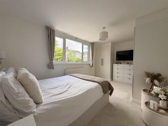 3 bed Semi-Detached for sale Image 10