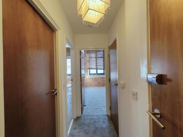 1 bed Flat to rent Image 4