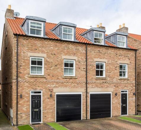 4 bed Semi-Detached for sale in rawcliffe north yorkshire