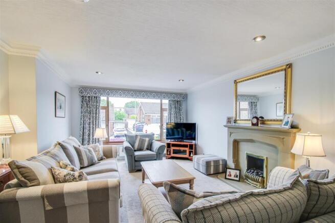 5 bed Detached for sale Image 6