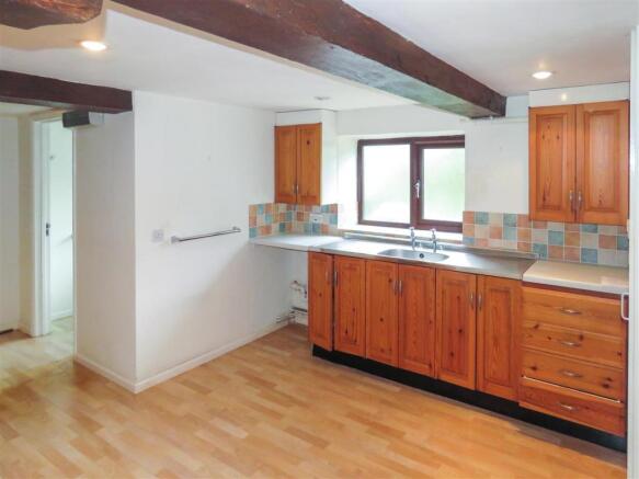 Kitchen 2.JPG