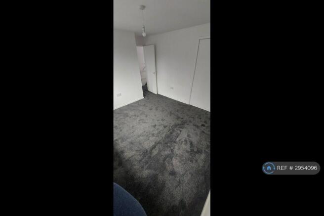 3 bed End of Terrace to rent Image 4