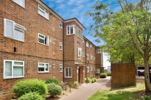 Flat 11, Keswick House, Dartfields, Romford RM3 8BQ