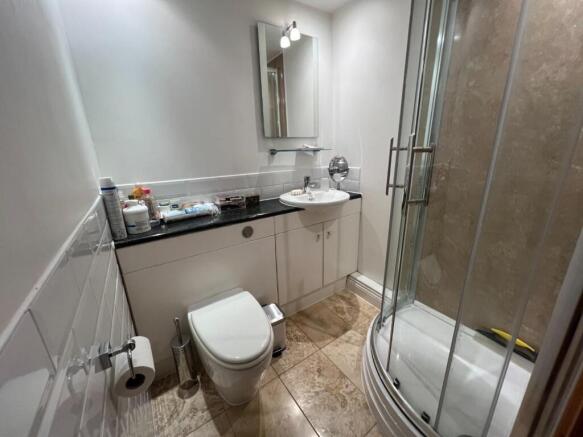 en suite shower