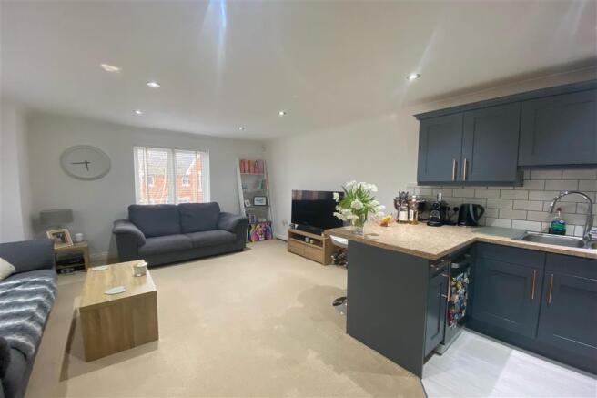 Lounge/Kitchen Area