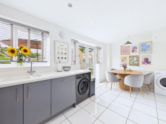 3 bed Semi-Detached for sale Image 7