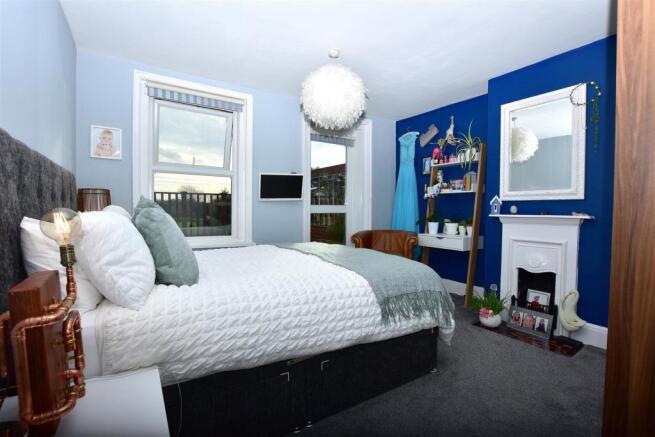 Bedroom  2.JPG