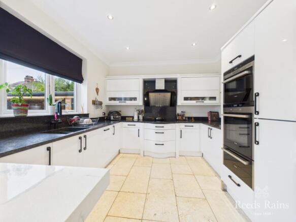 4 bed Detached for sale Image 4