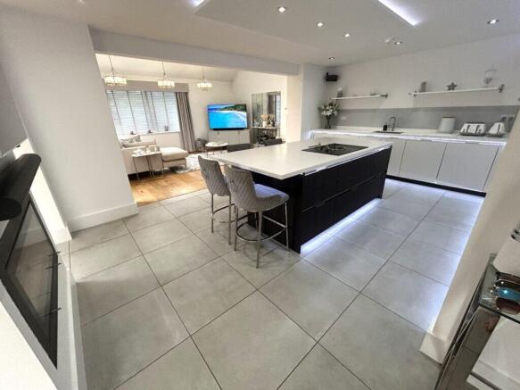 4 bed Detached for sale Image 8