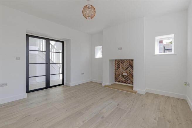 4 bed Detached for sale Image 8
