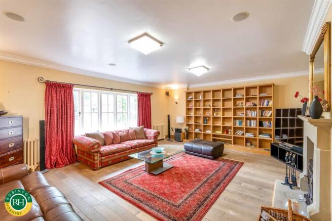6 bed Detached for sale Image 5